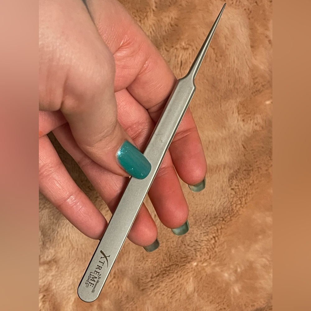 Xtreme lashes straight tweezer